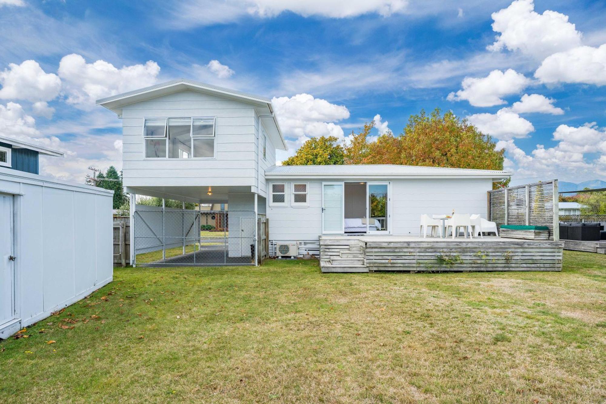 Soak Up The Sun Villa Taupo Exterior photo
